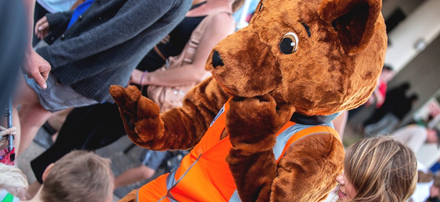 Red Dog out and about with the crowd